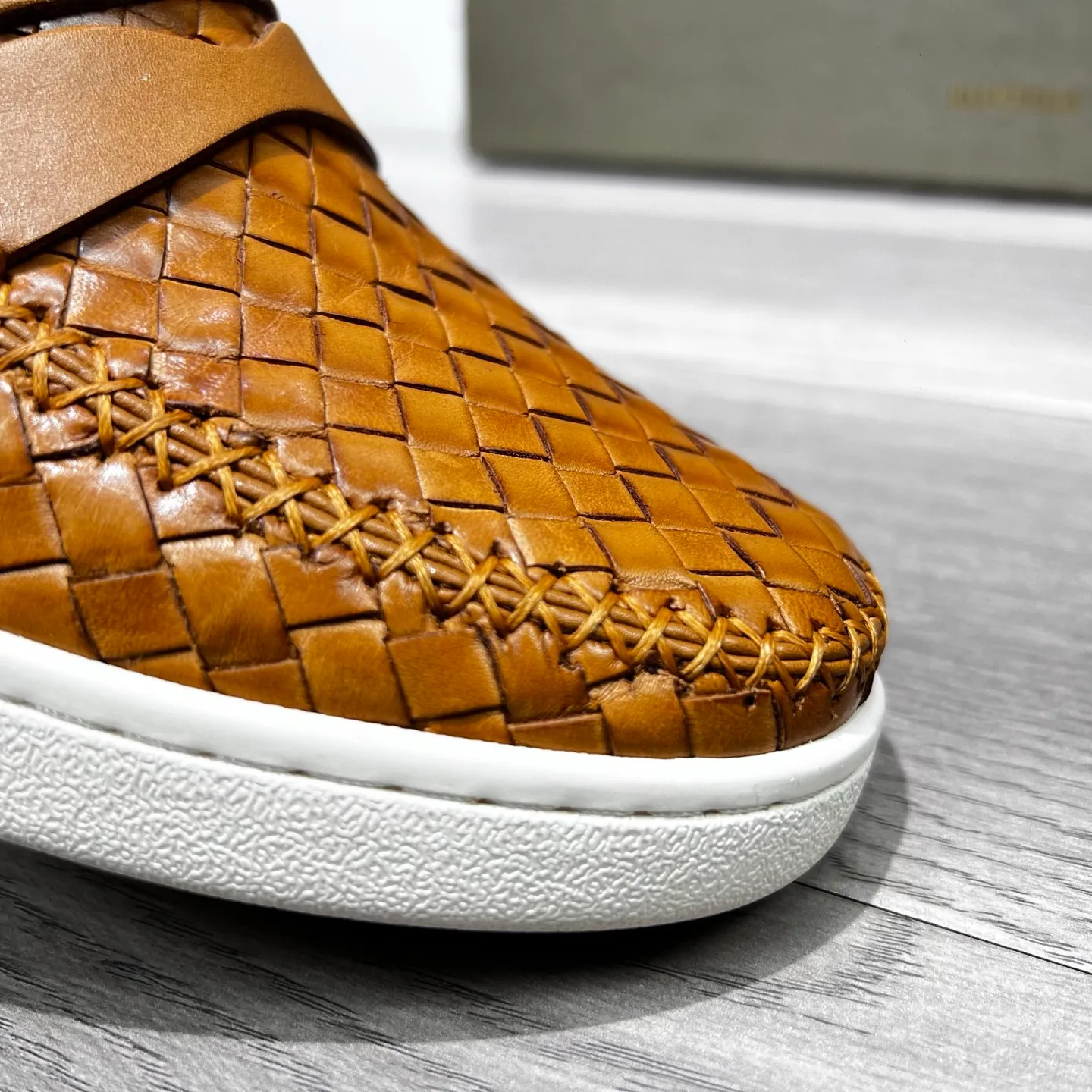 Ex-factory price 500 BV〰️Purely handmade classic men's beanie shoes👉👉driving shoes, slip-on shoes, made of imported cowhide woven from Italy, 💕water-dyed cowhide lining, 🔊original outsole, waterproof platform design, comfortable on the feet. A good choice for traveling and driving, two colors available, code number: 38-44, (45 can be customized)